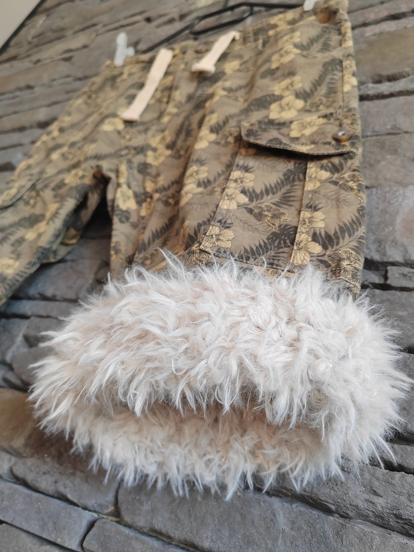 luffy short cargo brown camo short man handmade with faux fur upcycled front – Wal & Yfful C010
